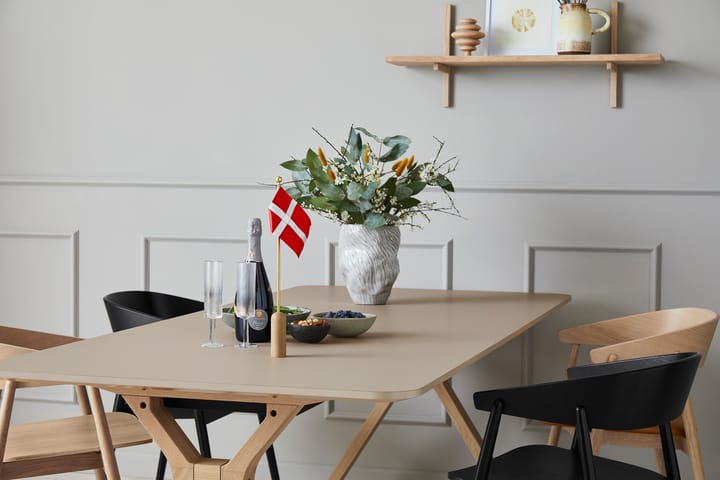 Celebrating Denmark flagg 40 cm, Oak-brass Andersen Furniture