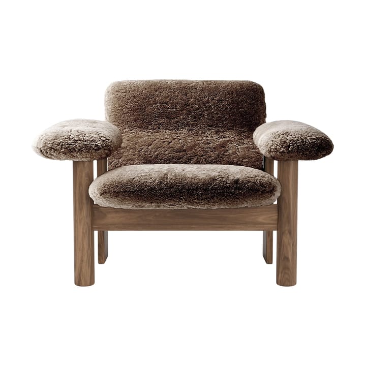 Brasilia lenestol low back, Walnut-Sahara sheepskin curly Audo Copenhagen