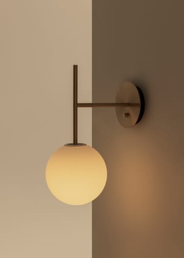 TR Bulb Suspended vegglampe - Brushed brass - Audo Copenhagen