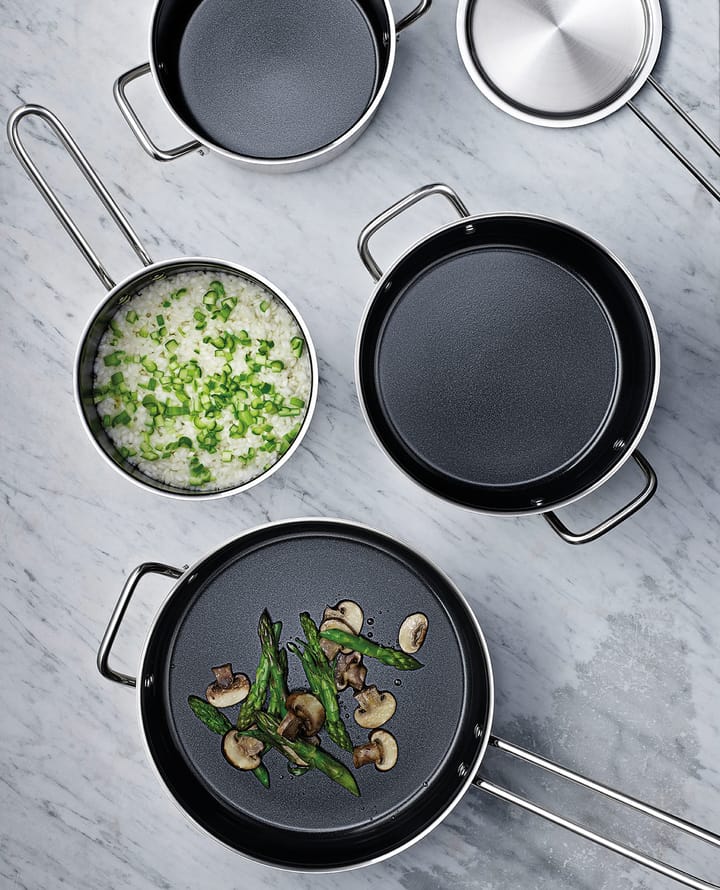 Eva Trio Stainless Steel Slip-Let keramisk sautépanne, 24 cm Eva Solo