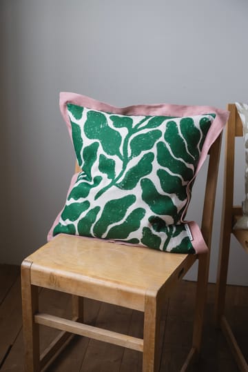 Leaves putetrekk med kontrast 48x48 cm - Green-pink - Fine Little Day