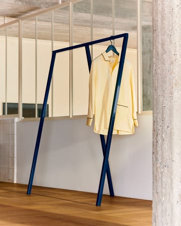 Loop Stand Wardrobe klesstativ - Deep blue - HAY