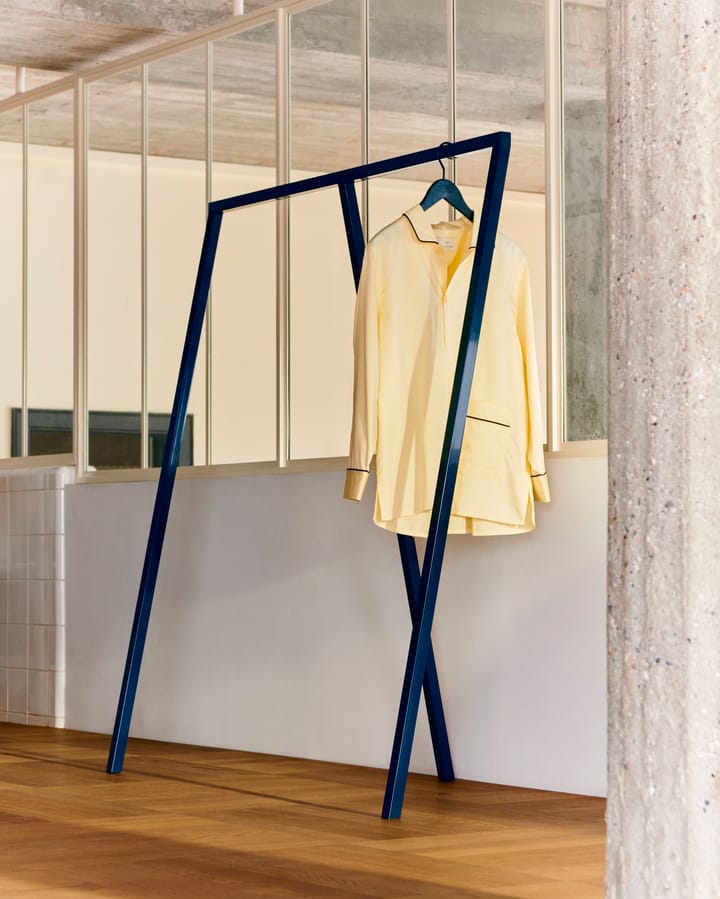 Loop Stand Wardrobe klesstativ, Deep blue HAY