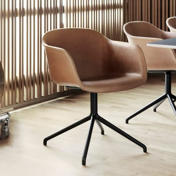 Fiber armchair med dreibar kontorfot som kan svinges - black, sort stativ - Muuto