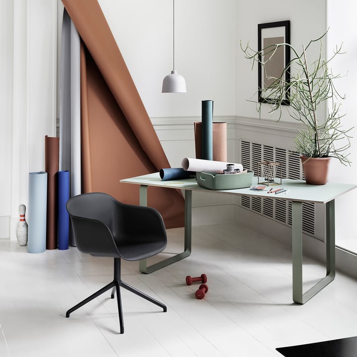 Fiber armchair med dreibar kontorfot som kan svinges - grey, grått stativ - Muuto