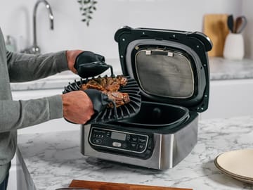 Ninja Foodi AG301 elektrisk grill & air fryer - Svart - Ninja