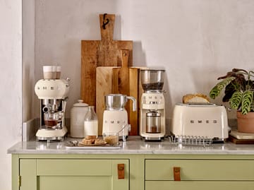 Smeg 50's Style kaffekvern med resirkulert materiale - Créme hvit - Smeg