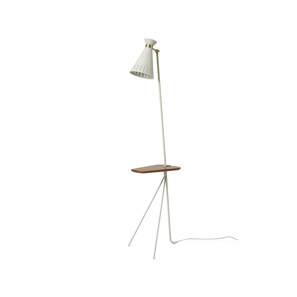 Bilde av Warm Nordic Cone gulvlampe Warm white teakbord messingdetaljer