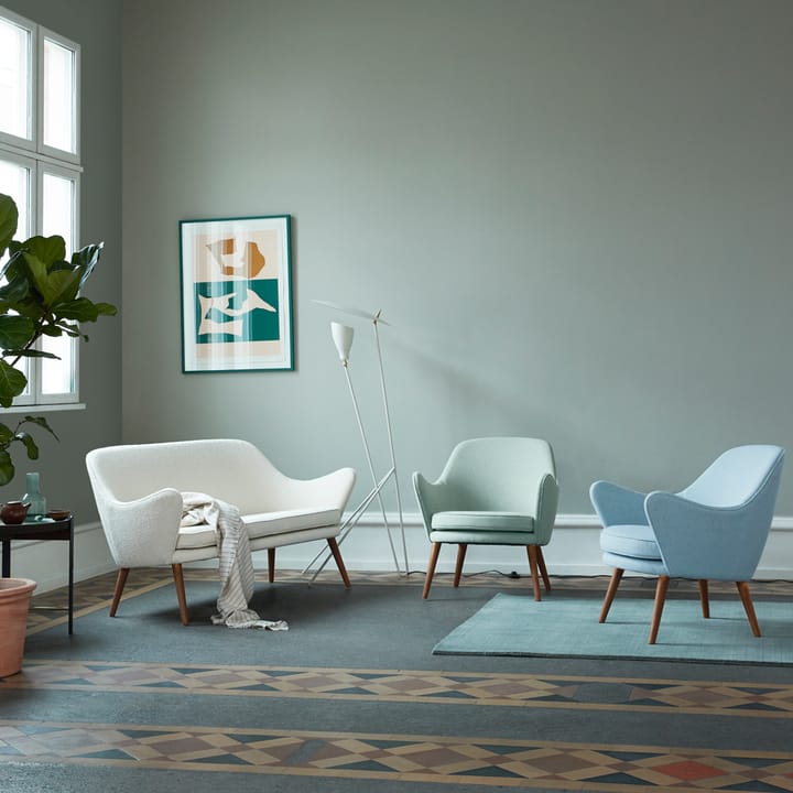 Dwell loungestol, skinn vegetal 90 nature, ben i røkt eik Warm Nordic