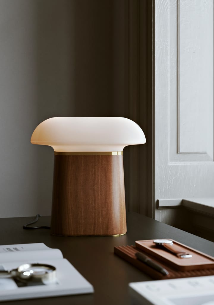 Nova bordlampe, Walnut Woud