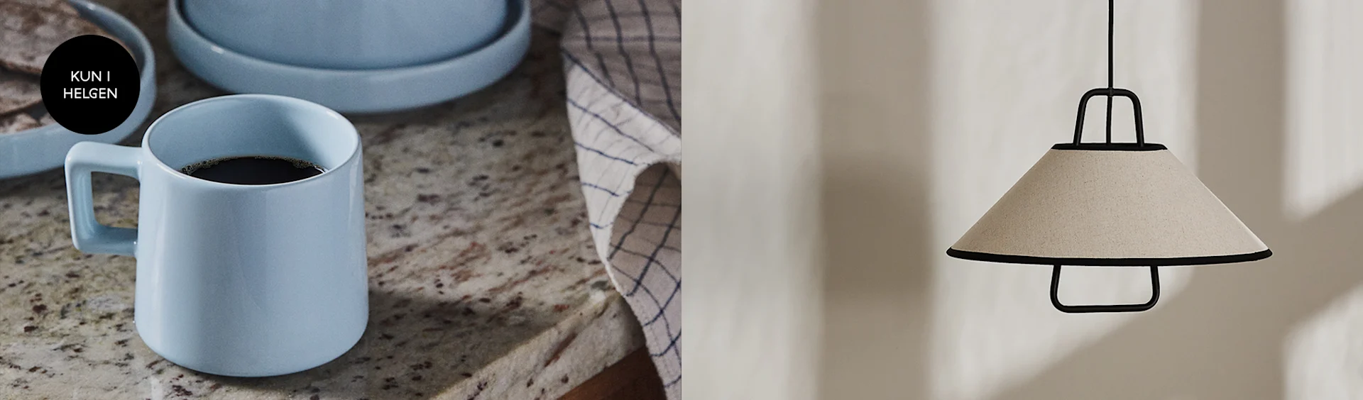 Lysblå kaffekopp og en hengende lampe med beige skjerm og svart kant. Inkluderer teksten 'KUN I HELGEN'.