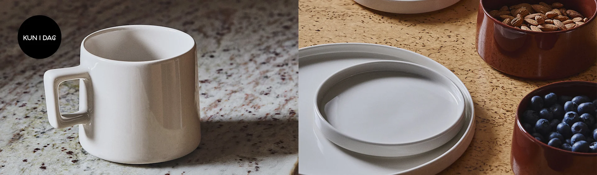 Hvit keramisk kopp, stablede hvite ovale tallerkener, og to brune skåler med mandler og blåbær. Svart sirkel med "KUN I DAG".