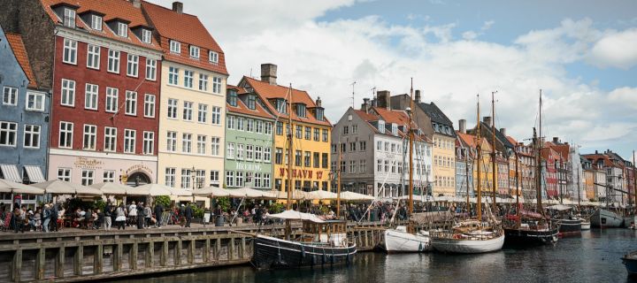 Nyhaven eller New Haven havn i København er et populært turiststed, et must for enhver byguide  København.