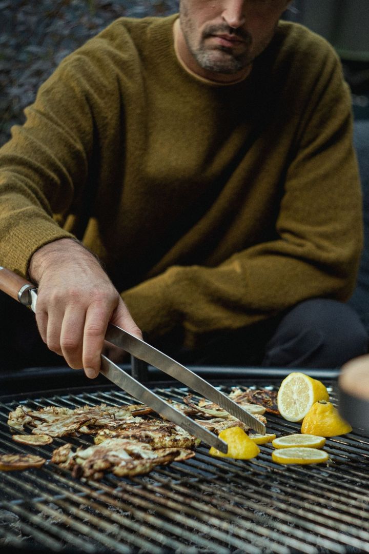 Farsdagsgave tips - For grillentusiaster er grilltangen Tongs fra Fiskars en utmerket gaveidé til farsdag.